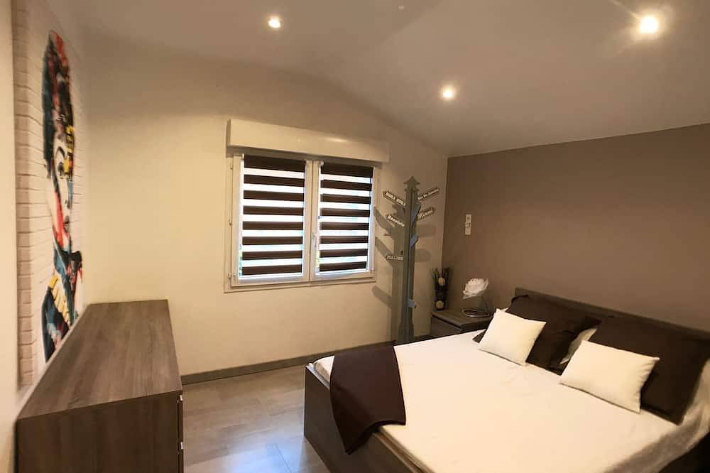 Villa con piscina, amplia terraza, todas las comodidades, jardín cerrado, tranquilo, uso exclusivo in Forcalqueiret, Región Brignoles