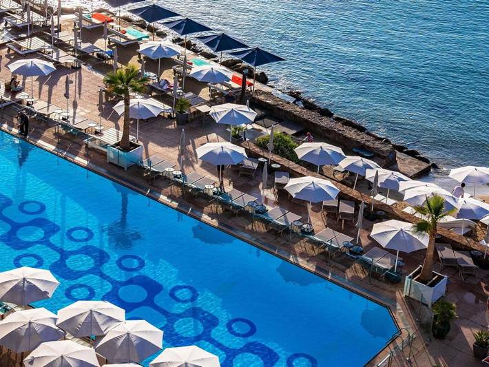Hôtel pour 2 personnes, avec Terrasse et Jardin ainsi que Piscine et Vue