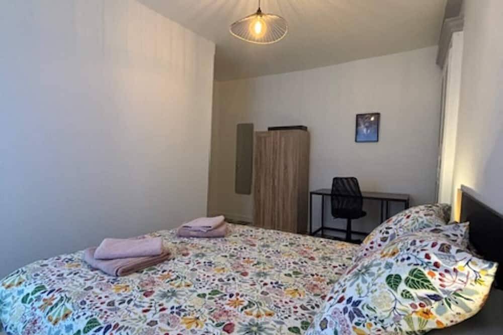 Appartement entier, Nous vous accueillons dans un appartement t3 moderne et spacieux in Commentry, Région de Montluçon