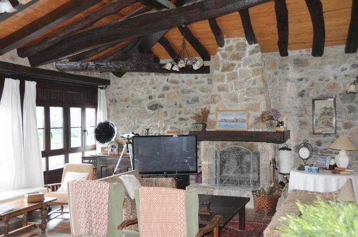 Casa rural para 17 personas, con jardín y vistas, Familias con niños en Valle del Asón-Gándara - 2