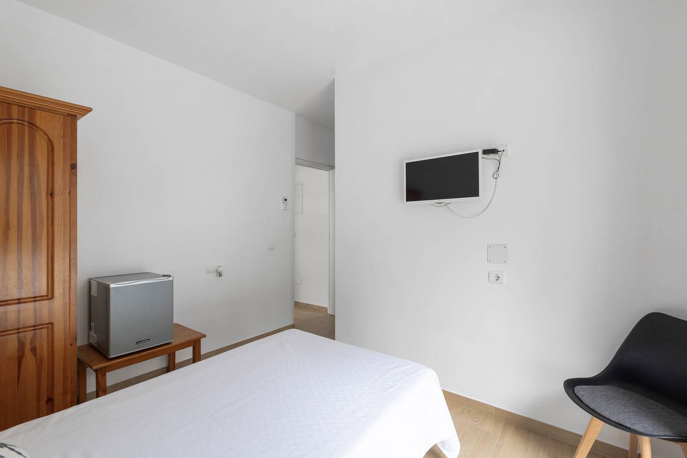 Chambre sur les montagnes avec vue sur la montagne, Wi-Fi et climatisation in Platja es Figueral, Santa Eulària des Riu