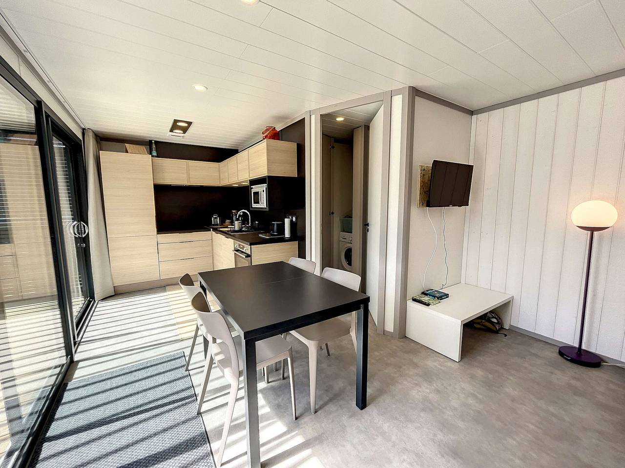 Chalet en Jullouville: 4 plazas, piscina climatizada, cerca de playa, terraza privada in Jullouville, Côte de la Déroute