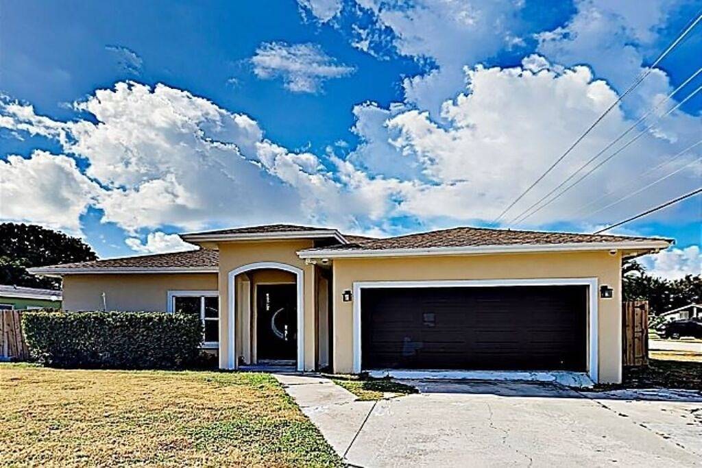 Spacious Home with Pool East Lantana in Lantana, Palm Beach County