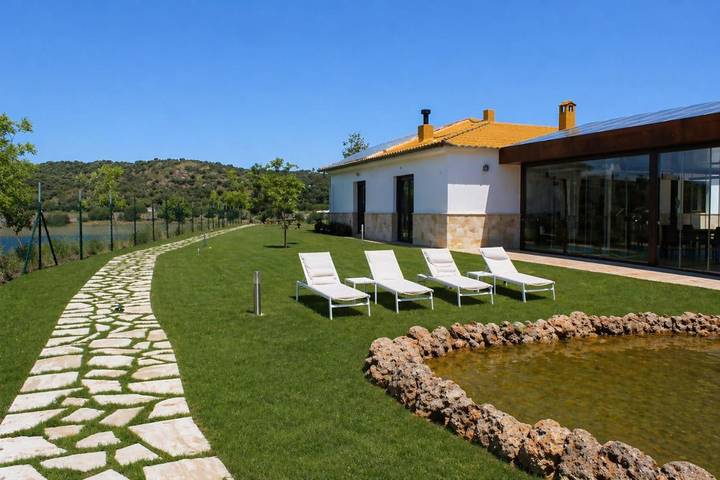 Ferienhaus für 8 Personen, mit Pool und Ausblick sowie Seeblick und Garten - 1