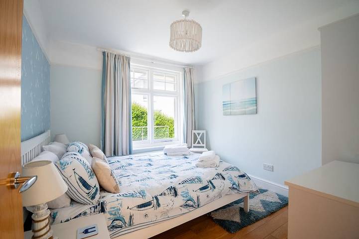 Luxury beach-front House with fantastic sea views in Woolacombe with parking in Woolacombe, Devon