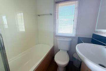 Static Caravan for 6 People in Burgh Castle, Great Yarmouth, Photo 4