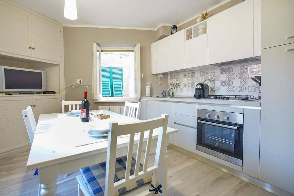 Entire apartment, Awesome apartment in Carro with Wifi in Carro (Village), Carro (Liguria)