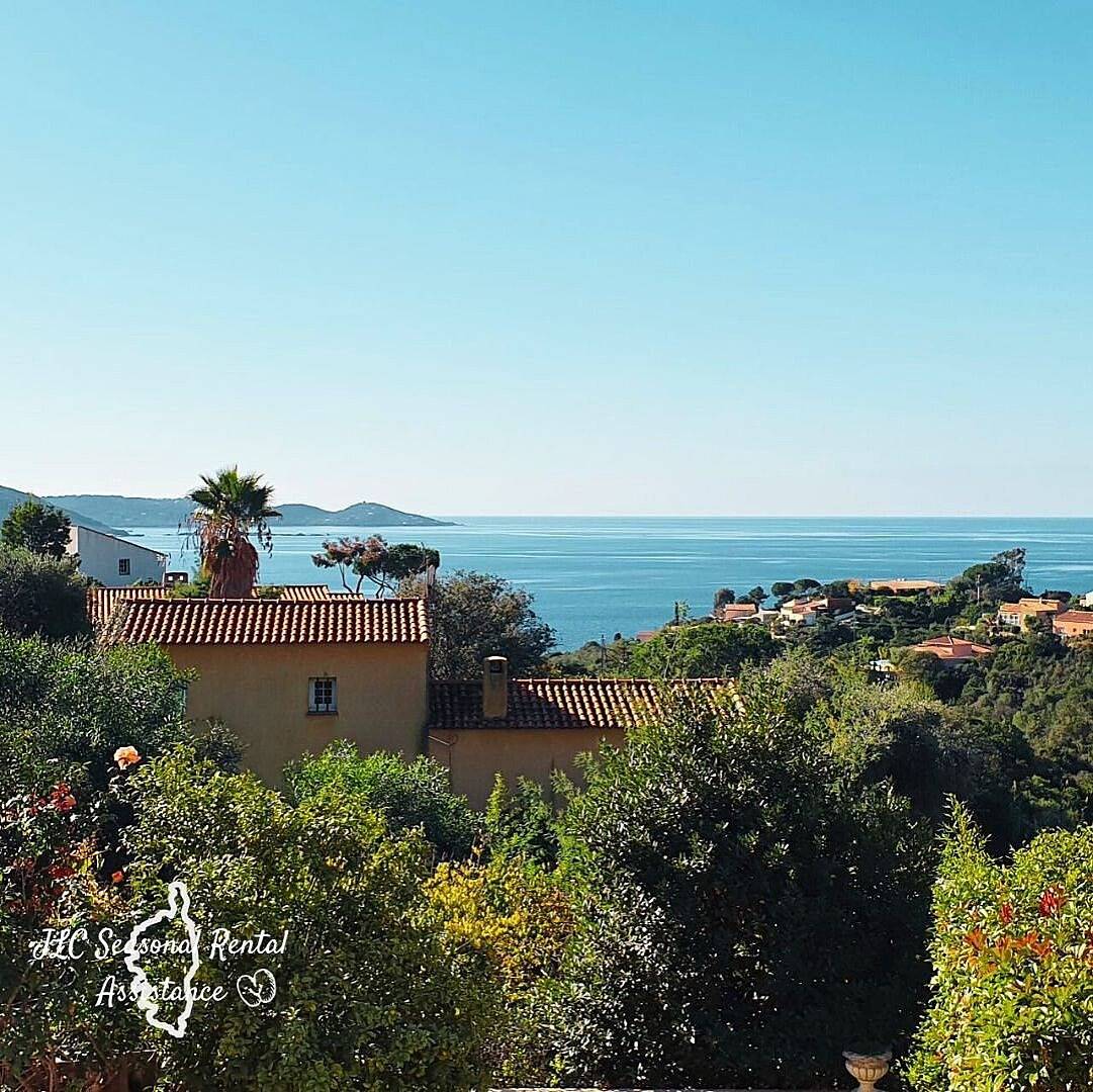 A Casa Apa : délicieuse vue mer et accès plage à pied in Pietrosella, Région d'Ajaccio