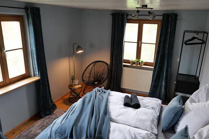 Maison Fuchs - Fantastisches Bauernhaus und Blumengarten, Wifi und Bbq in Sonnenbühl, Albsteig Etappe 11