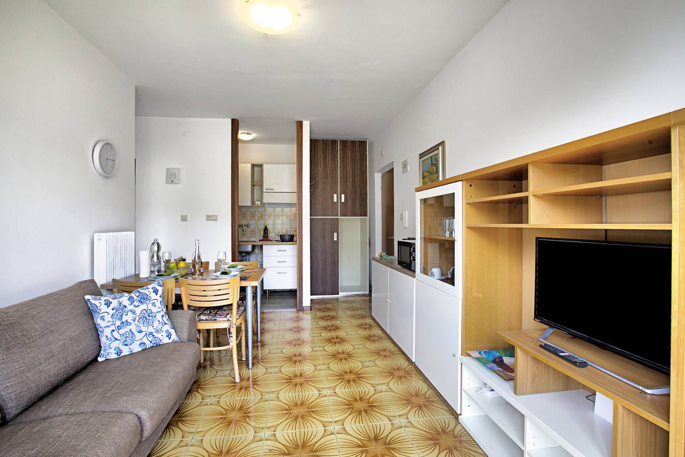 Entire apartment, Mountain View Apartment near Lake Garda with Parking in Linfano, Arco