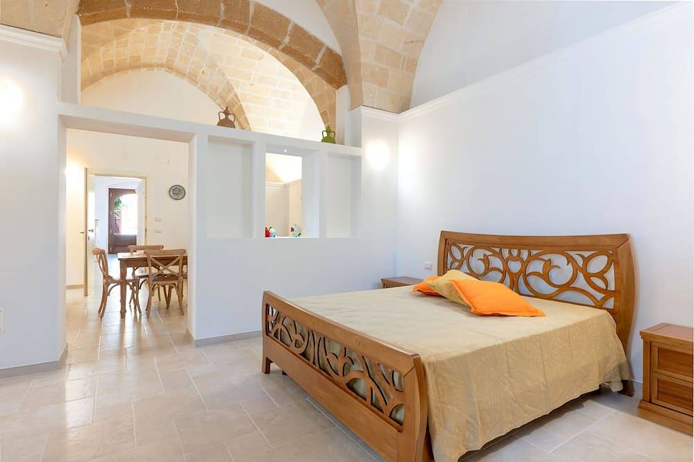 Entire apartment, Apartment 'Piano Terra' with Private Garden, Wi-Fi and Air Conditioning in Pulsano, Gulf of Taranto