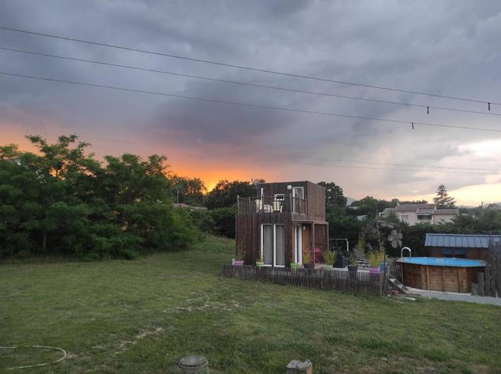 Location de vacances pour 2 personnes, avec terrasse ainsi que piscine et jardin à Montréal (Rhône-Alpes) - 2