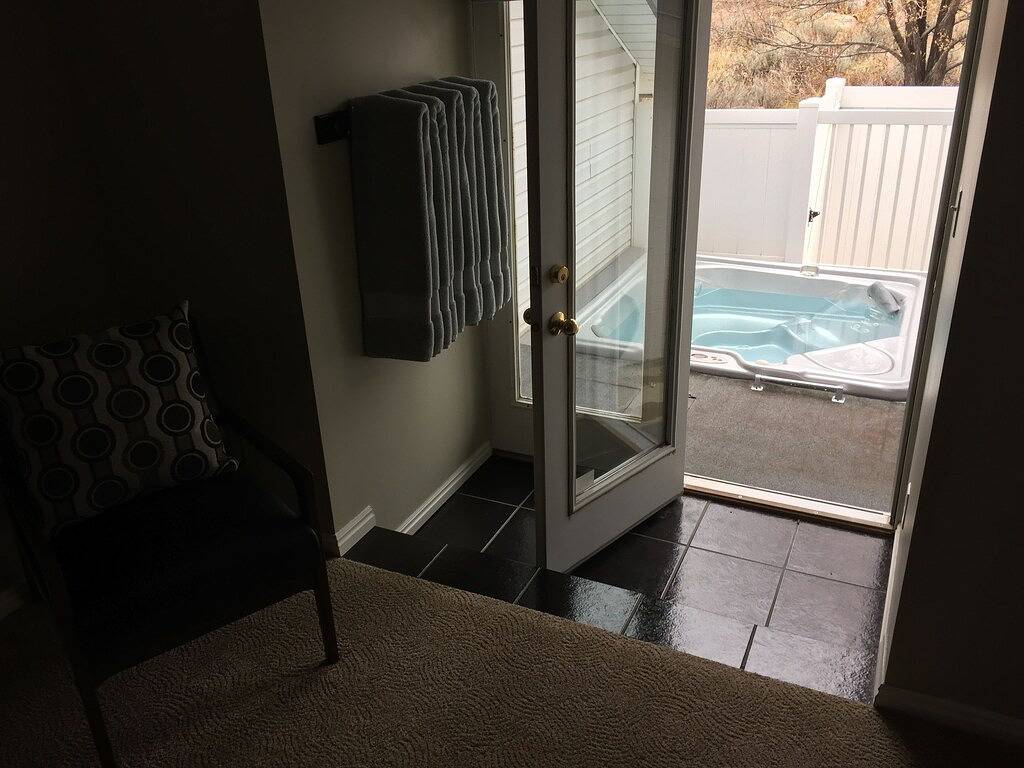 Custom Chalet | Atemberaubende Aussichten ~ Minuten von Pineview & Skifahren ~ Garage in Eden (UT), Uinta Wasatch Cache National Forest