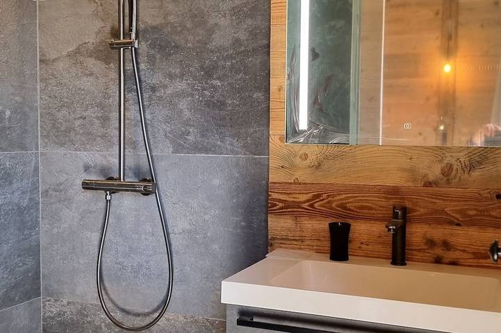 Chalet \"Le Victoria\" 8/10 people Private Spa in the heart of the Deux Alpes resort in Mont-de-Lans, Les Deux Alpes