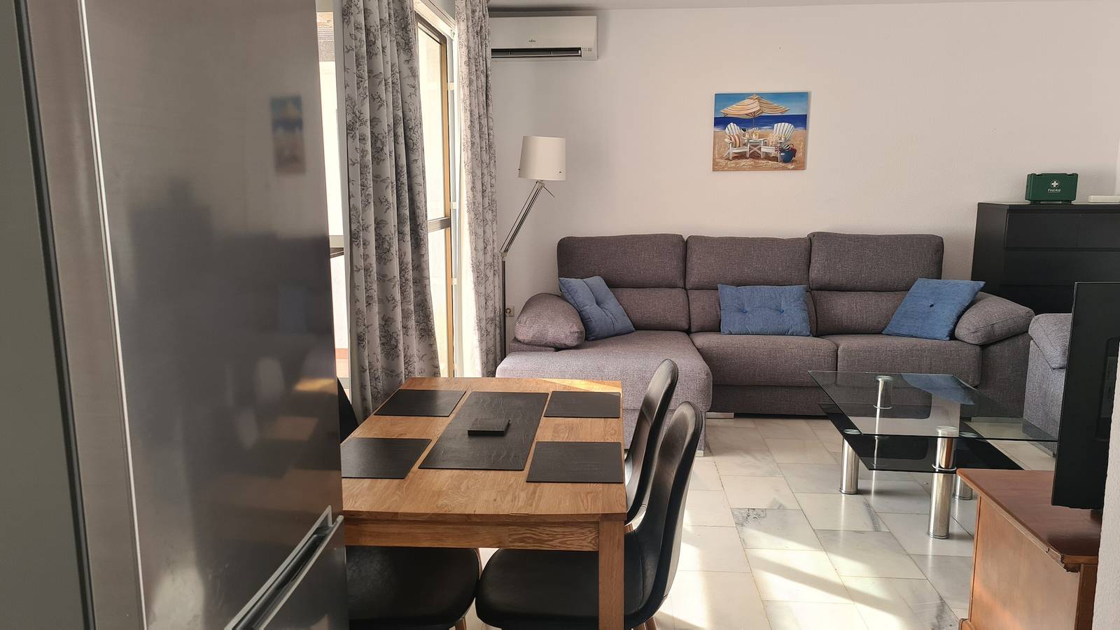 Appartement entier, "Penthouse à Benalmadena" vue mer et montagne, piscine extérieure, terrasse, climatisation et Wi-Fi. in Benalmádena Costa, Benalmádena