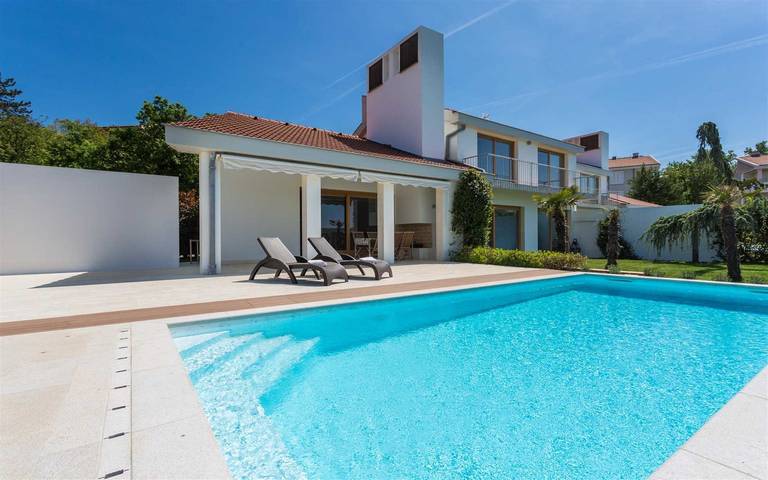 Villa pour 6 personnes, avec Vue sur l’océan et Balcon ainsi que Terrasse et Jardin à Klimno