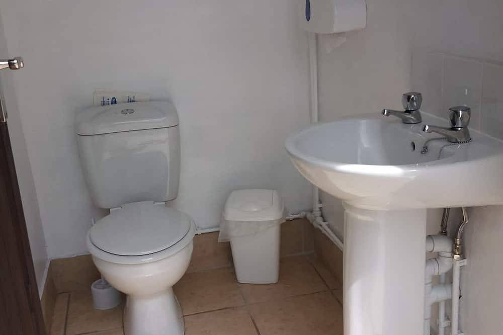 Entire apartment, Dog Pod at The Little Hide - Adult Camping Pods in York, Yorkshire