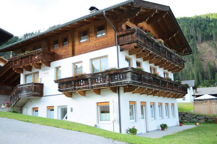 Ferienwohnung für 5 Personen, mit Garten und Terrasse sowie Ausblick, kinderfreundlich in Osttirol - 2