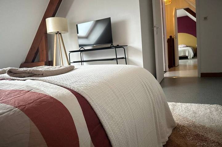 Maison Seventies, climatisée, parking privé in Chablis, Auxerre region