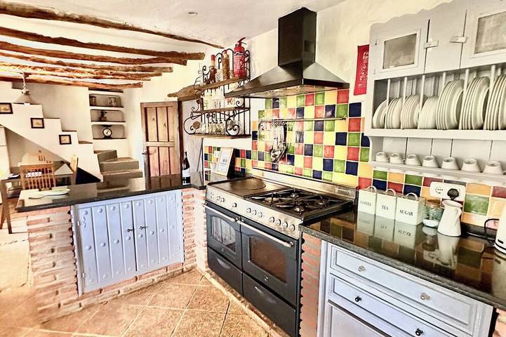Large traditional Cortijo, Large Private pool, Ping Pong table , family/groups in Riogordo, Cordillera Penibética