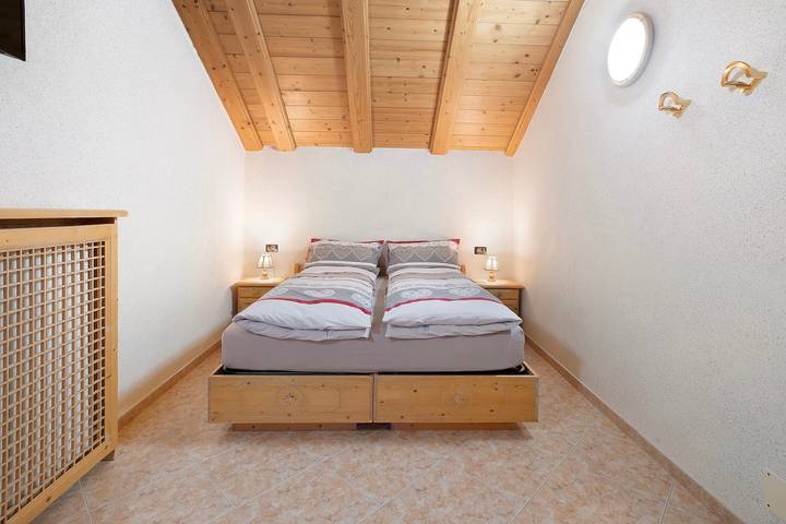 Hel lejlighed, Apartment 'Gemma' with Mountain View, Shared Garden and Wi-Fi in Livigno (Town), Livigno