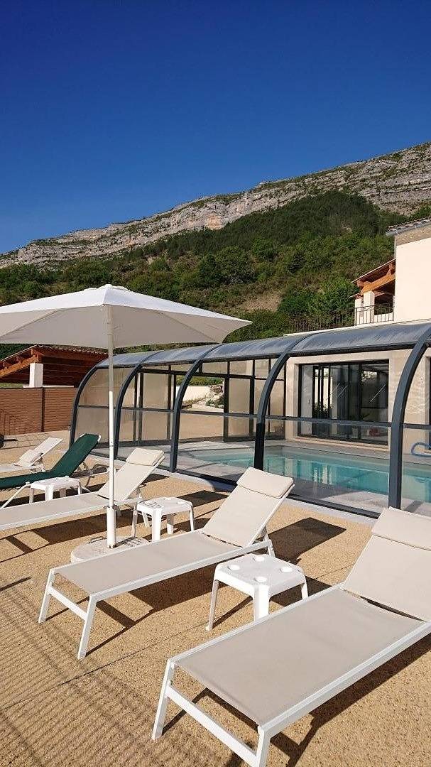 Gîte pour 2 personnes, avec piscine et jardin à Rémuzat