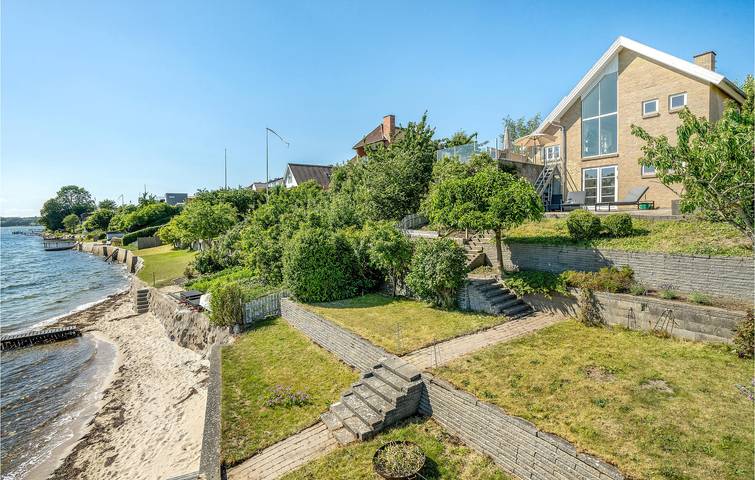 Ferienhaus für 6 Personen, mit Terrasse und Whirlpool sowie Garten in Egernsund