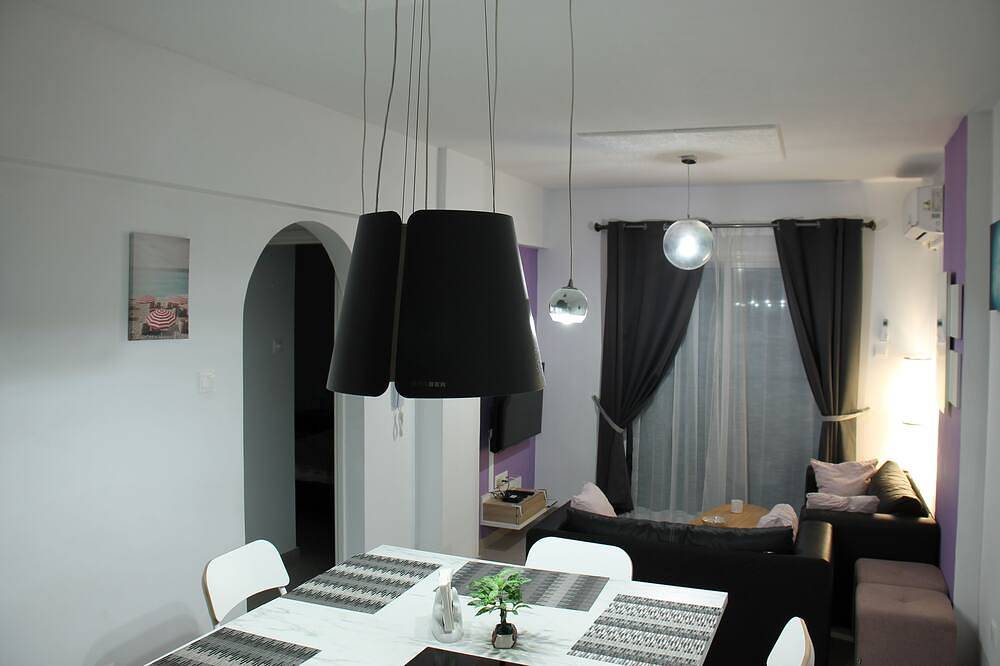 Ganze Wohnung, Located in the charming town of Larnaca, just a 10-minute walk away from beach. in Larnaka, Larnaca Bezirk