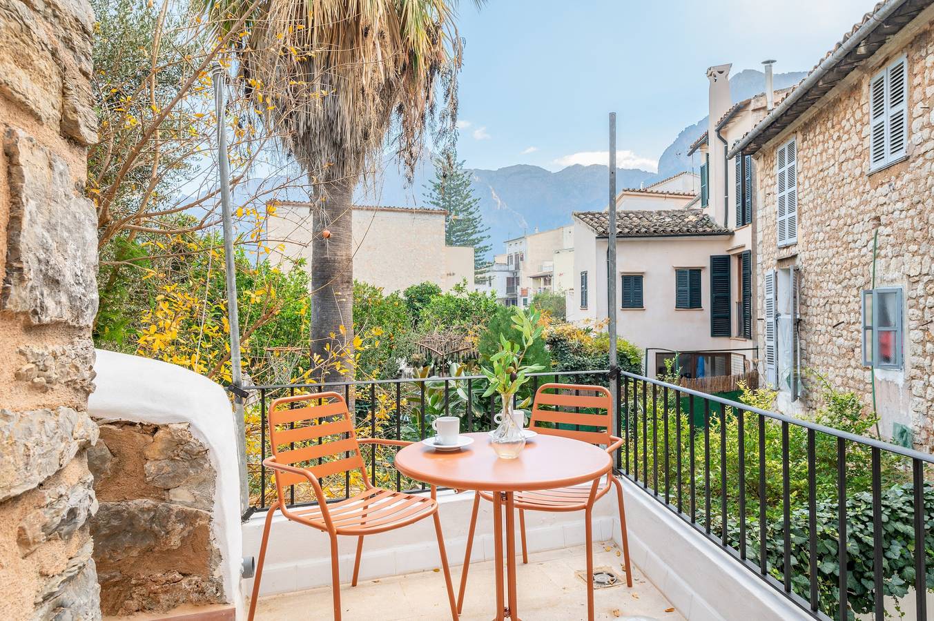 Town house with flair and mountain view – Casa La Bonita in Sóller, West Majorca
