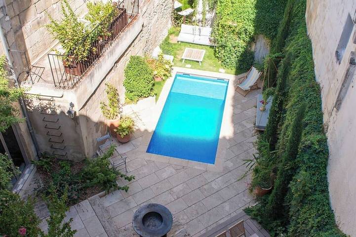 Location de vacances pour 12 personnes, avec jardin et terrasse dans Arenes D Arles