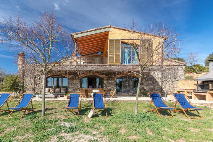 Casa Rural 'Mas Darovie' con vistas a la montaña, Wi-Fi y aire acondicionado in Foixí, Baix Empordà