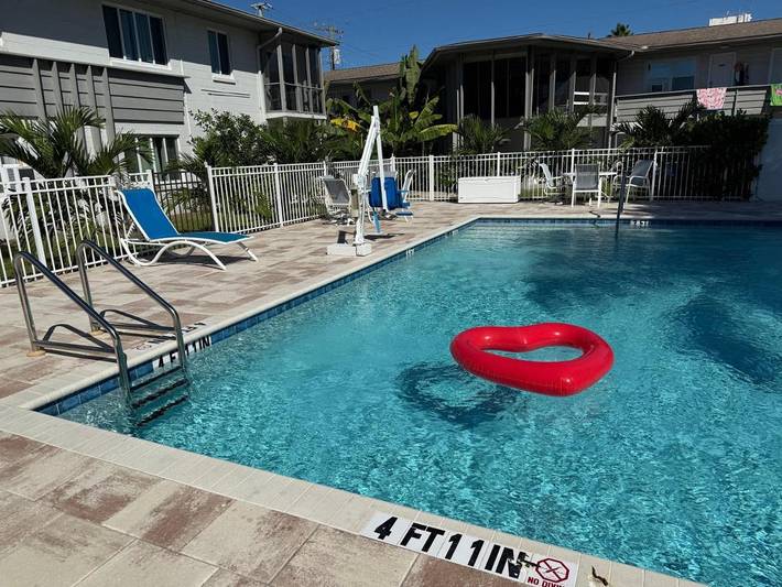 Lägenhet för 3 Personer, med trädgård samt utsikt och pool i Sarasota