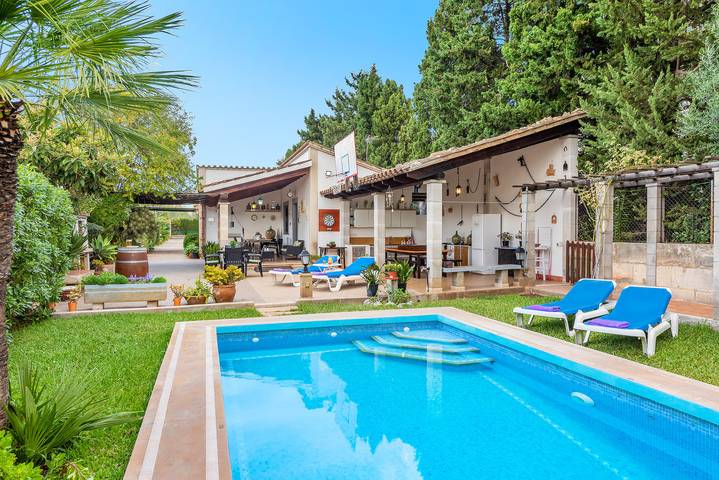 Villa für 4 Personen, mit Terrasse und Garten in Pollença