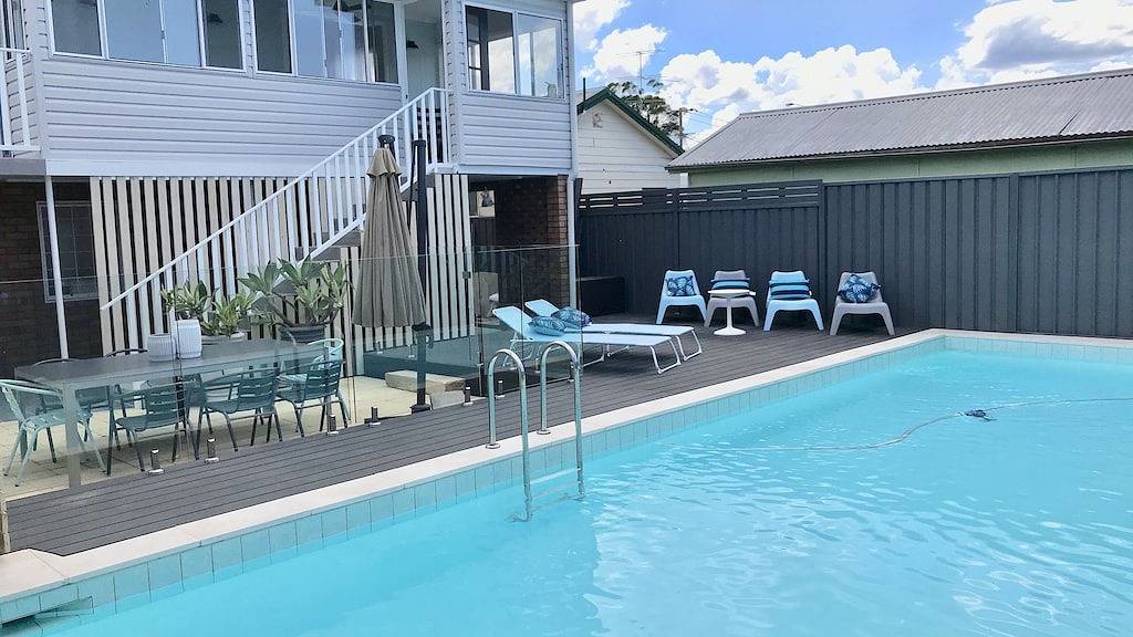 Barrenjoey Beach House mit 10 x 5 mt Schwimmbad. in Ettalong Beach, New South Wales