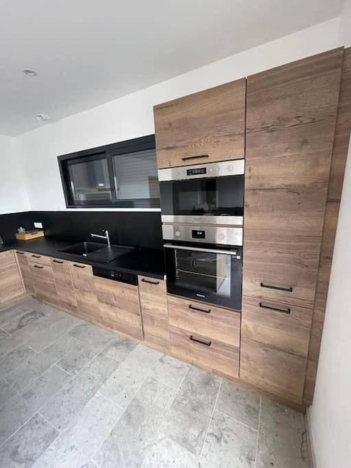 Location de vacances pour 12 personnes, avec terrasse et vue à Corent