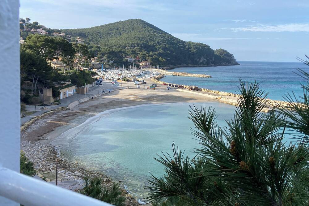 Appartement entier, Studio dans résidence, 200m plage in Saint-Cyr-sur-Mer, Côte méditerranéenne (France)