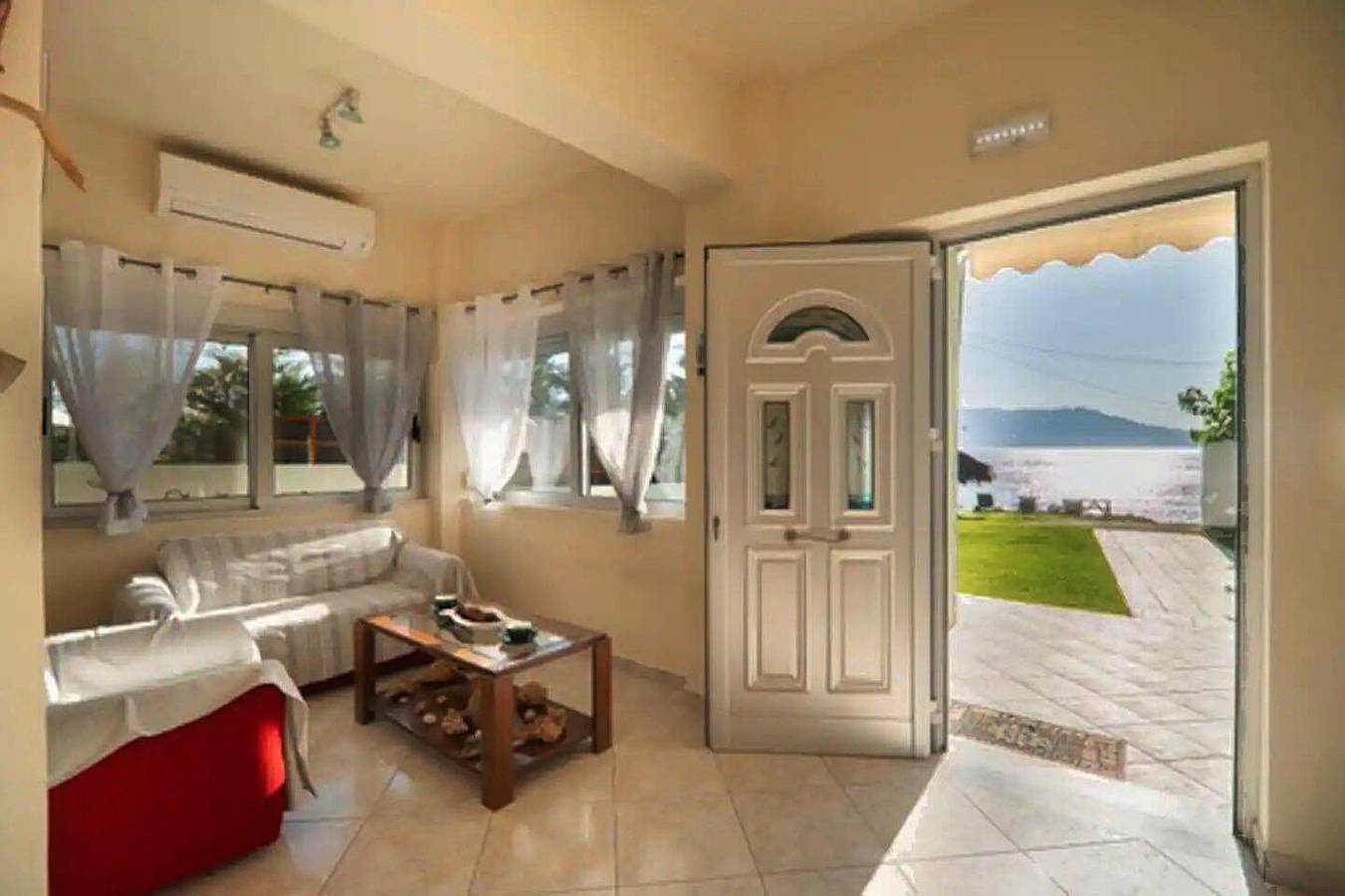 House just on the beach -included 2 canoe and 2 bicycles in Chania en omgeving