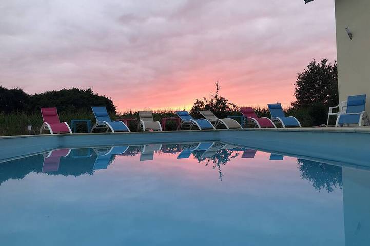 Location de vacances pour 18 personnes, avec jardin et jacuzzi dans Le Leuy