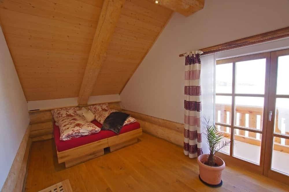 Appartamento intero, Gemütliche Ferienwohnung (70qm) im Dachgeschoss mit kostenlosem Wlan in Roding, Baviera Orientale