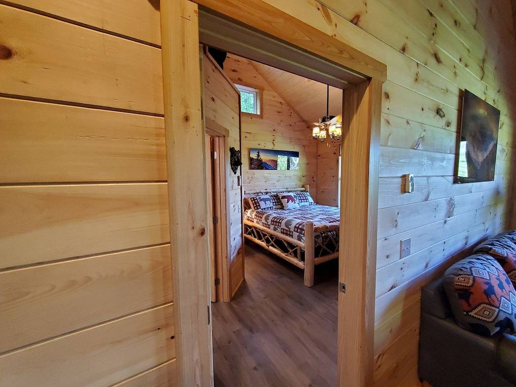 Private Cabin • Hot Tub • 2 Kings in Jackson County