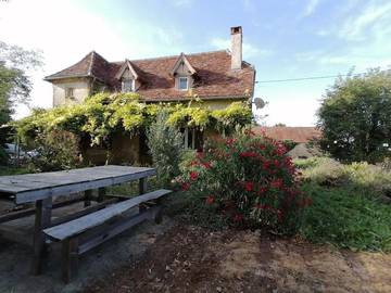 Gîte pour 6 personnes, avec terrasse et jardin à Reyrevignes