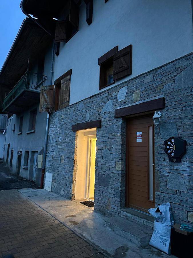 Gîte pour 4 personnes, avec vue et terrasse, animaux acceptés à Grésy-sur-Isère