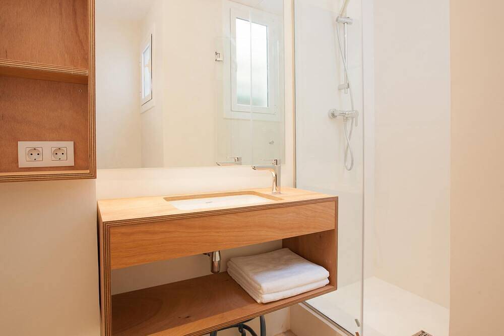 Cozy El Born flat near Picasso museum in Gotisches Viertel, Barcelona