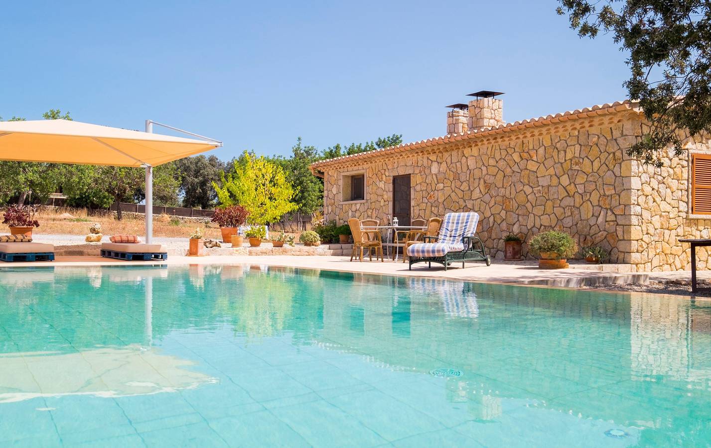 Villa mit Steinfassade und Pool - Villa Erdei de Buteasa y Preluca in Inca, Mallorca Inselmitte