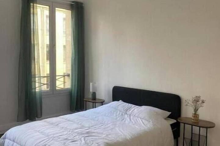 Entire apartment, Spacious, stylish 100 m² two-bedroom apartment in the heart of downtown in Valenciennes, Valenciennes region