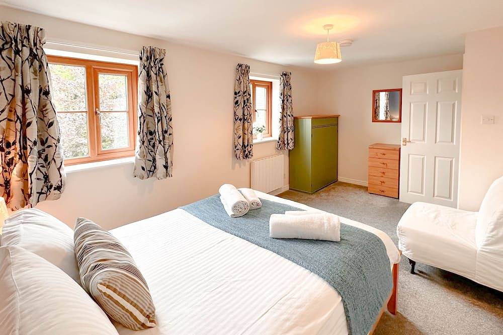 A fantastic, 2 bed cottage, sleeping 4 people and 1 furry friend w/open fire, Wifi & central heating in Reeth, Yorkshire Dales National Park