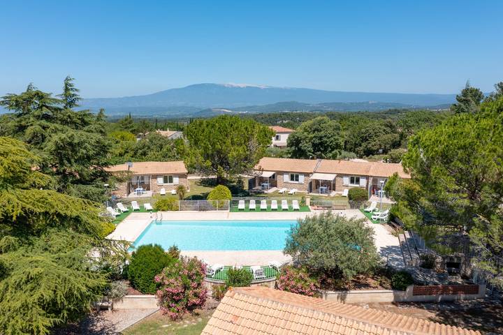 Location de vacances pour 4 personnes, avec Terrasse ainsi que Jardin et Piscine à La Roque-sur-Pernes - 3