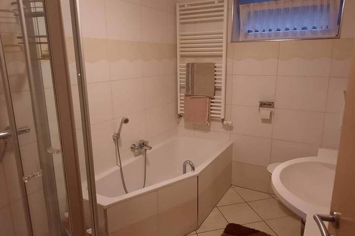 Ganze Wohnung, FeWo mit Wintergarten mitten im Sauerland für Jung und Alt in Kreis Olpe, Sauerland