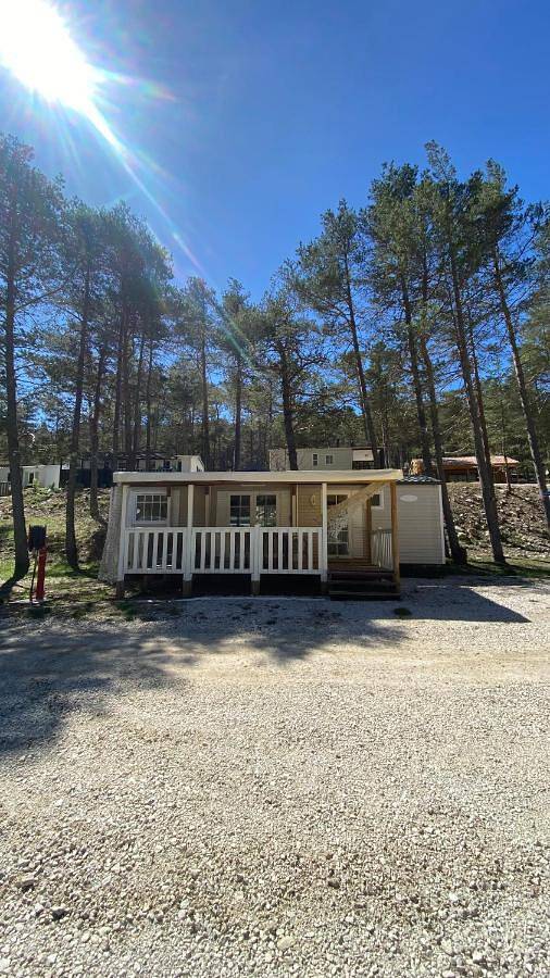 Location de vacances pour 6 personnes, avec vue ainsi que terrasse et piscine, animaux acceptés à Saint-Auban - 2