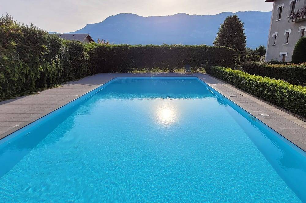 Appartement entier, Duplex avec jardin et grande piscine à Aix-Les-Bains(Tresserve). in Tresserve, Région de Chambéry